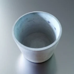 Customizable silicon carbide crucible with closed bottom for sintering