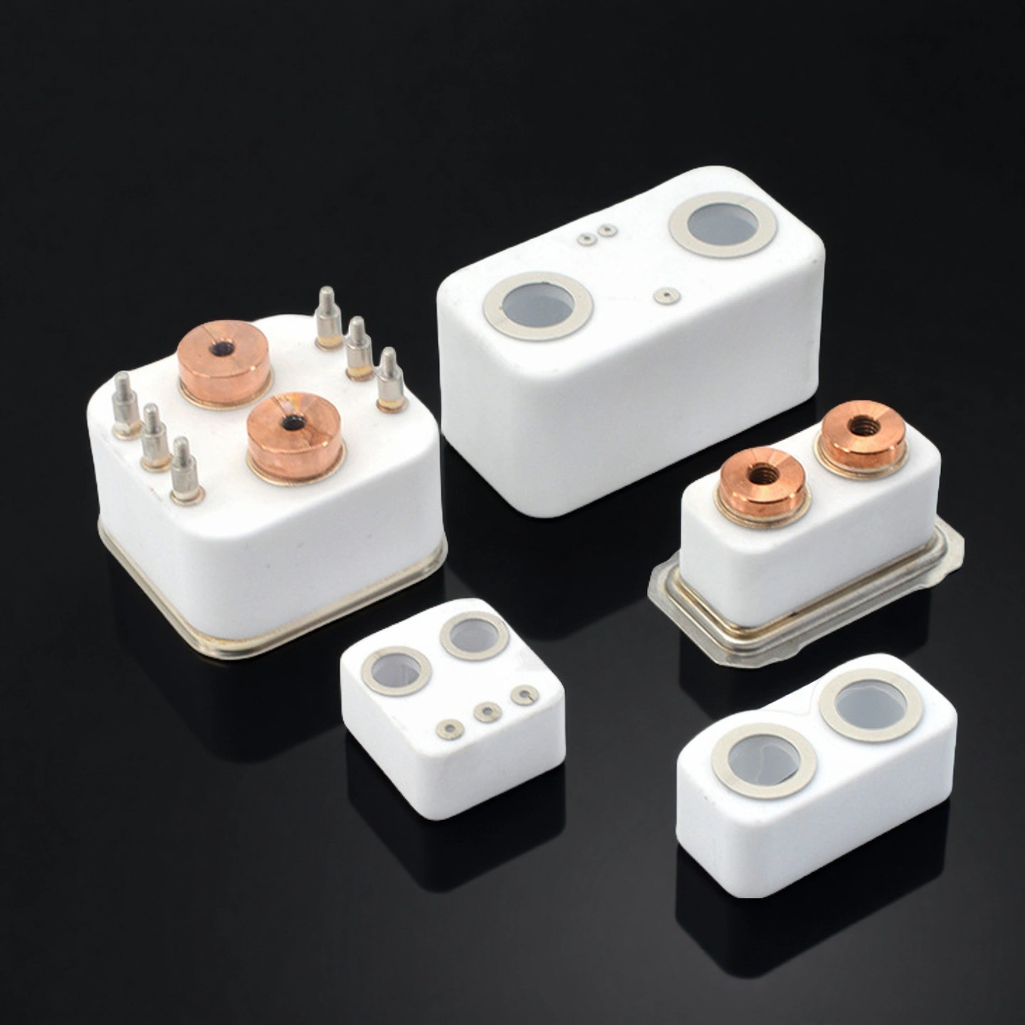 High-temperature alumina casing for contactor insulation