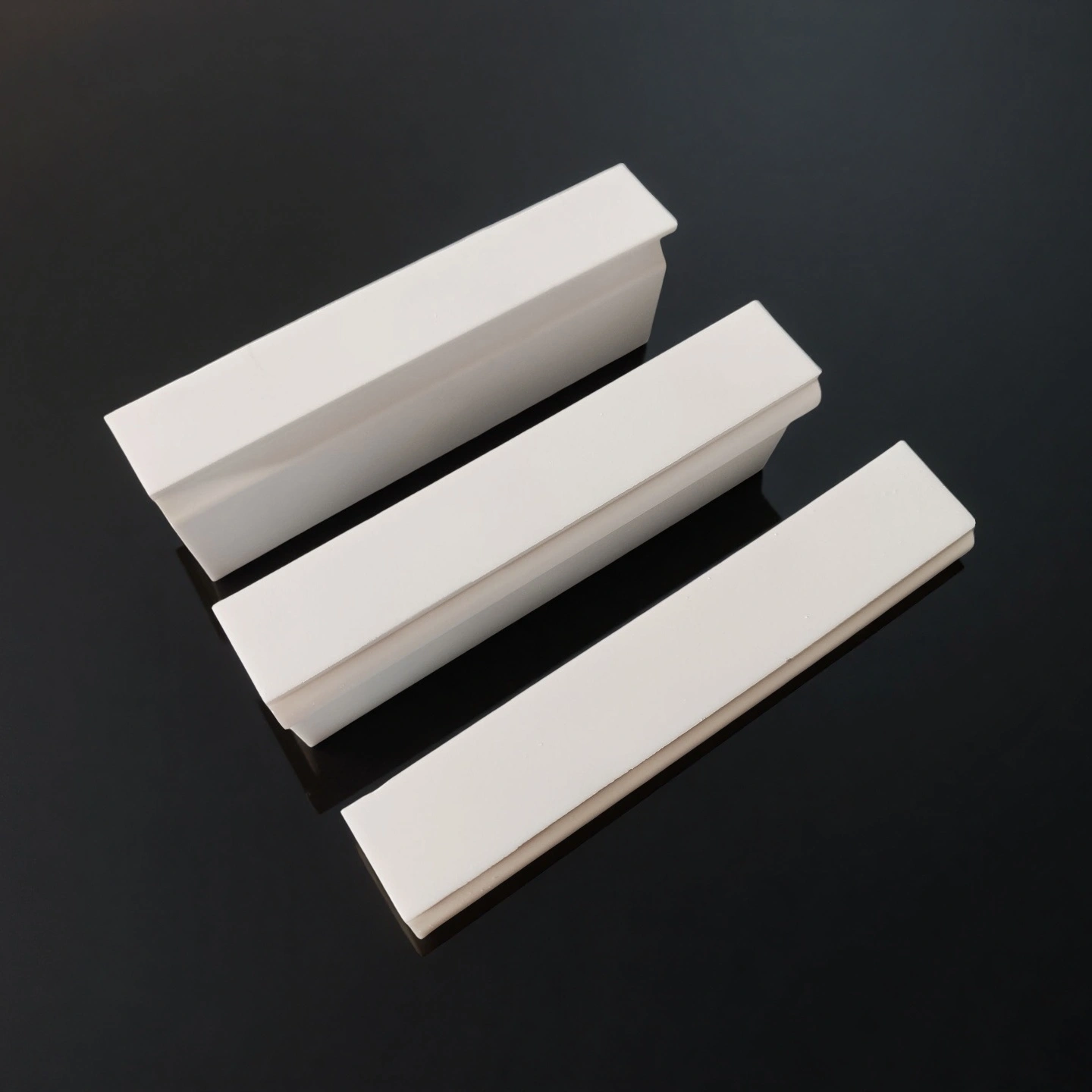 Custom-shaped alumina lining brick with chamfer