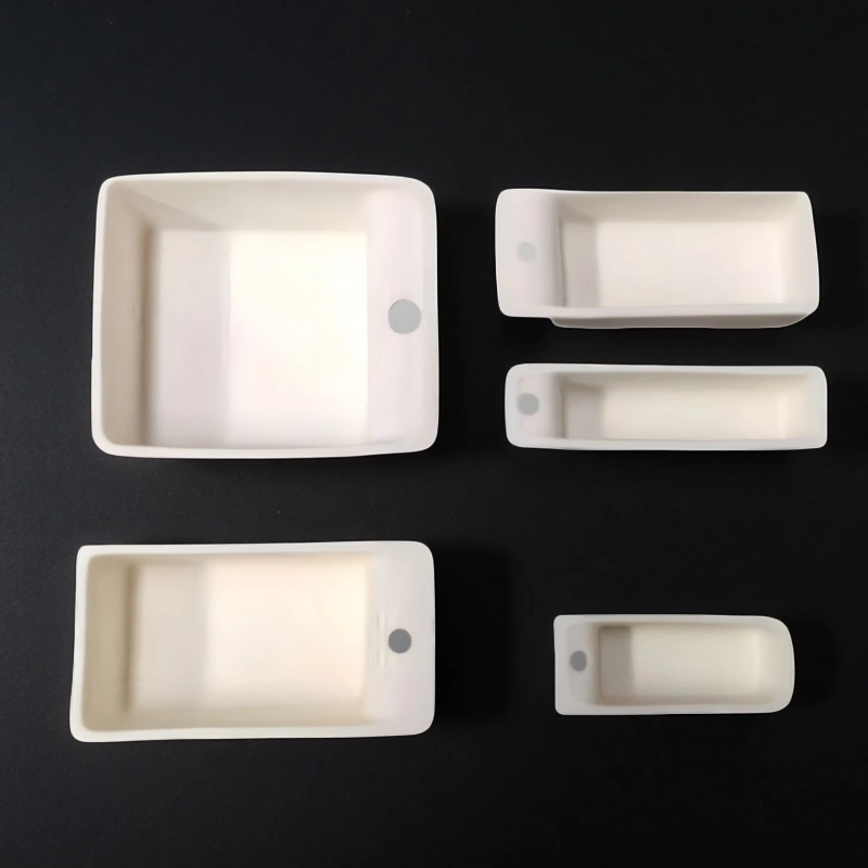 alumina combustion boat with 4 mm hole, top view