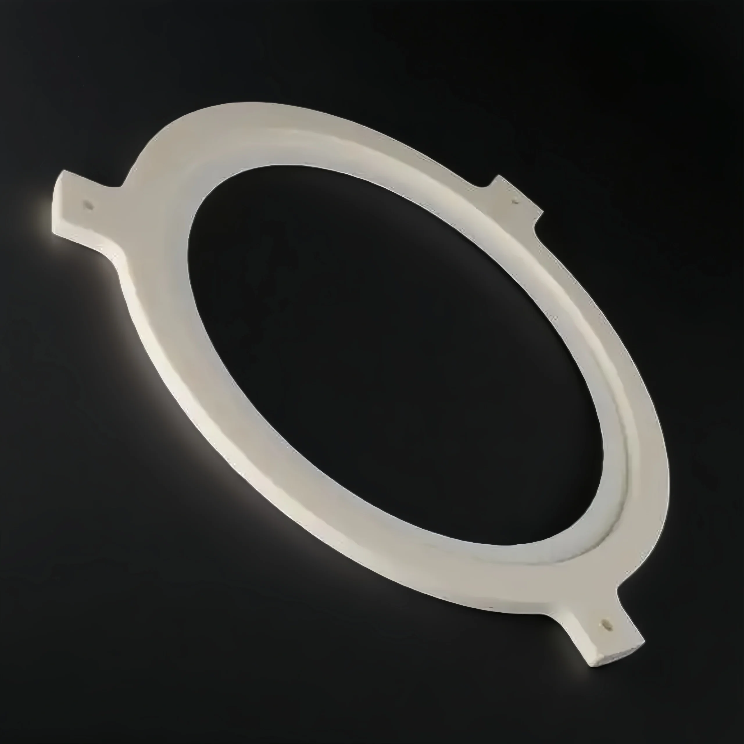 High purity alumina insulating ring with ground contact faces