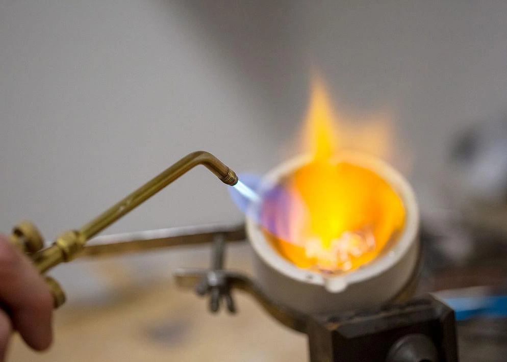 ceramic crucible for melting silver