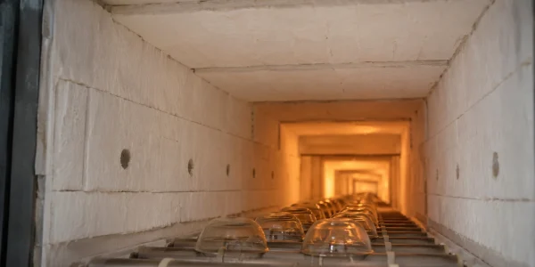Aluminum silicate insulation lining a roller kiln for glass and ceramic firing