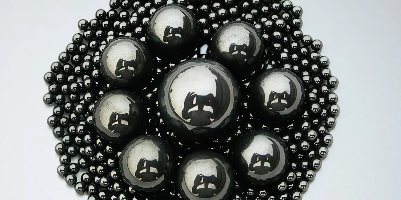 Assorted sizes of Si3N4 balls in vacuum-sealed packaging