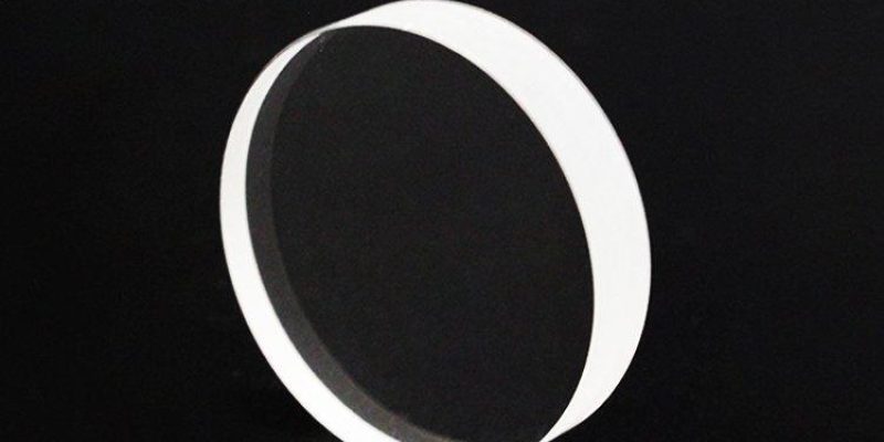 Round sapphire optical window with polished surface