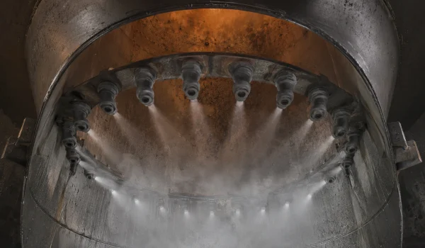 Silicon carbide quench nozzles at the inlet ring of a waste-incineration quench reactor